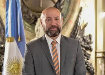 El Gobierno no logra contener la crisis por las presuntas coimas