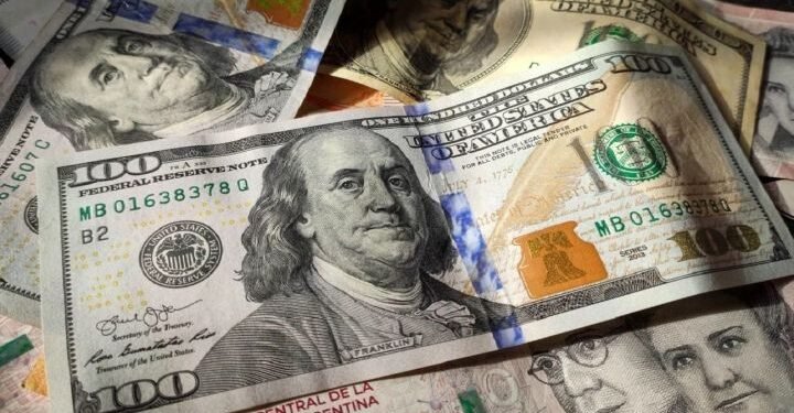 El fenómeno de la “Brecha Invertida”: El dólar libre sigue más barato que el oficial en el inicio de mes