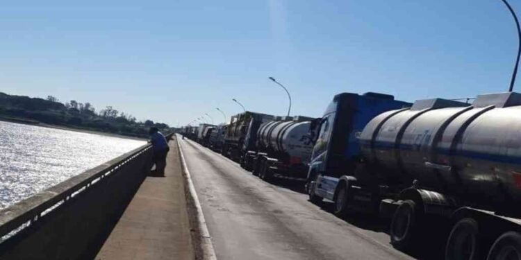 Deshielo con Brasil: Cancillería logra liberar 500 camiones, pero siguen las demoras.