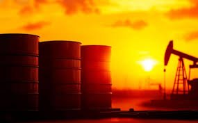 El precio del petróleo tuvo una leve baja y advierten una caída mayor a largo plazo por los cambios en Venezuela