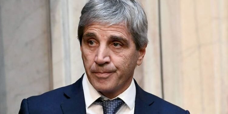 Inversores de Wall Street analizan la promesa de 2026 de Caputo, aunque surgen interrogantes sobre Argentina