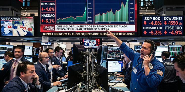 El riesgo Irán-EE.UU. frena a Wall Street y dispara los precios del petróleo.