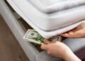 “Inocencia Fiscal”: 80.000 contribuyentes logran blanquear sus “dólares del colchón”.