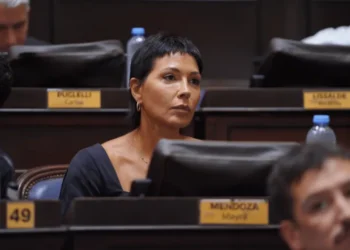 Mayra Mendoza lanzó una dura acusación en la marcha universitaria: “Cristina está secuestrada”.