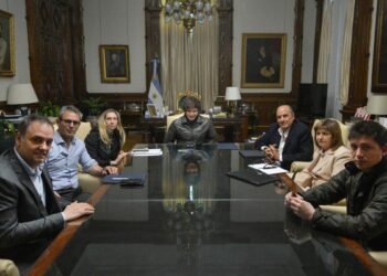 Adorni convoca una reunión de Gabinete en medio de investigaciones judiciales