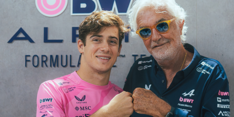 El emotivo abrazo de Flavio Briatore a Colapinto tras su destacado desempeño en la Fórmula 1