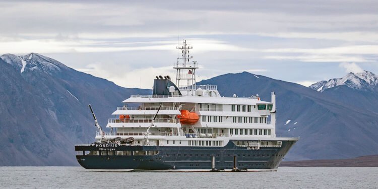 El crucero MV Hondius llega a Róterdam: se activan medidas de cuarentena y desinfección tras un brote de hantavirus