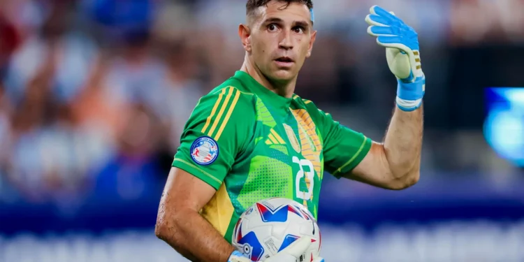 Dibu Martínez: un paso más cerca de un récord histórico con la Selección argentina
