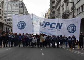 El Gobierno define paritaria estatal con un aumento trimestral del 6,6% y un bono único
