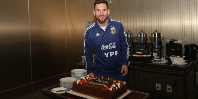 Los saludos recibidos por Lionel Messi en su cumpleaños 39