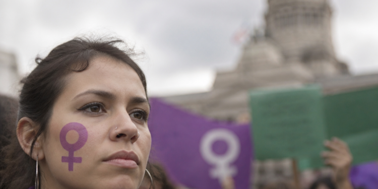 Disminución de femicidios a pesar de recortes en políticas de género: análisis de los datos oficiales