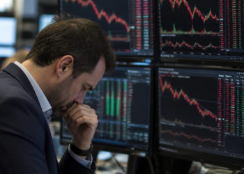 El riesgo país frena la tendencia a la baja y se sitúa en 426 puntos