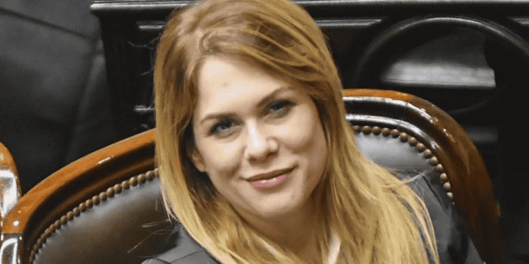 Lilia Lemoine responde a insultos con un golpe en Rosario