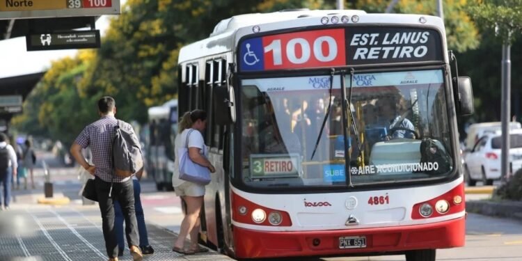 El boleto mínimo de colectivo en la provincia de Buenos Aires superará los 1.000 pesos desde mañana