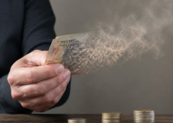 Desde noviembre de 2023, los salarios formales han perdido el equivalente a un sueldo debido a la inflación