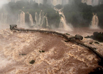 Cierre de acceso a la Garganta del Diablo por crecida del río Iguazú