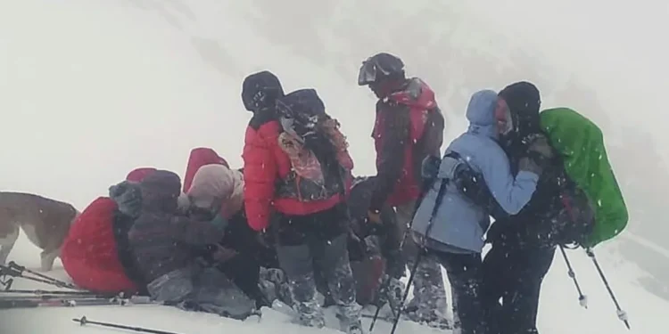 Operativo en Catamarca: rescatan a 170 turistas varados por el intenso temporal de nieve