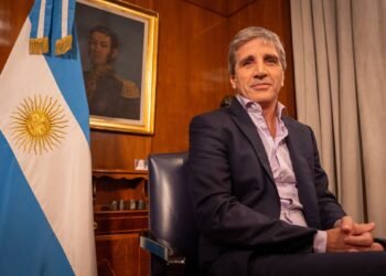 Economistas plantean preocupaciones sobre la sostenibilidad cambiaria en el marco financiero