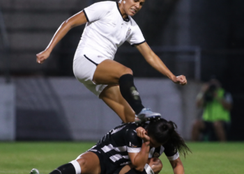 Escándalo en Brasil: futbolista agredió a su rival y recibió una sanción de 5 años