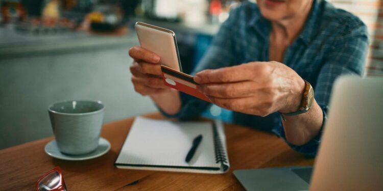 Tres de cada cuatro personas mayores optan por los pagos digitales en lugar del efectivo