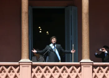 Javier Milei ofrece la Casa Rosada a la Selección, pero no estará presente