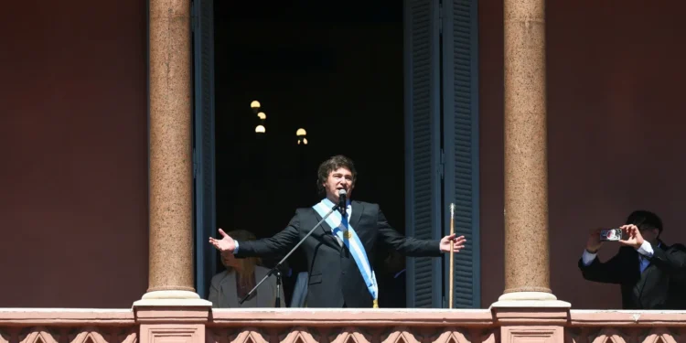 Javier Milei ofrece la Casa Rosada a la Selección, pero no estará presente