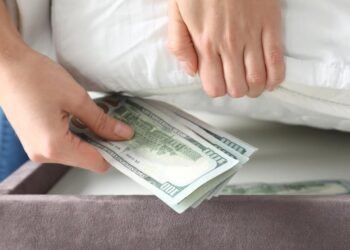 Guía práctica: Cómo construir un fondo de reserva en dólares para proteger tus ahorros