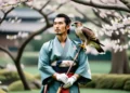 Interpretación del proverbio japonés: “El halcón astuto esconde sus garras”
