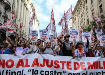 Los gobernadores le sueltan la mano a Javier Milei