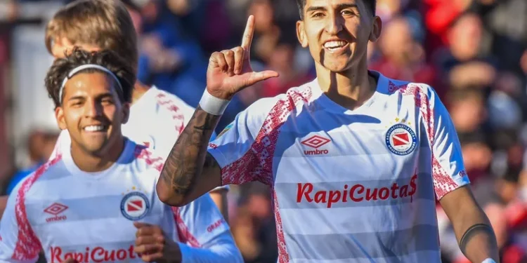 Argentinos brilla en el Torneo Clausura tras vencer a Racing y mantiene puntaje perfecto