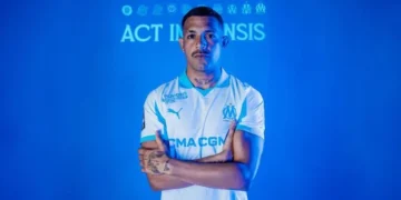 Facundo Medina se une al Bayer Leverkusen tras su salida del Olympique de Marsella por 25 millones de euros