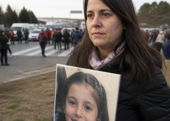 La maestra jardinera que transformó el peor dolor en la voz de un reclamo masivo por “la ruta de la muerte”