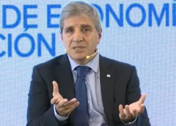 Luis Caputo: ‘El crecimiento de los sectores que generan dólares beneficia a toda la economía’