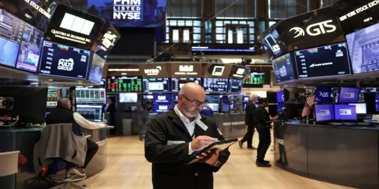 Mercados: caen las acciones argentinas, se recuperan los bonos y disminuye el riesgo país