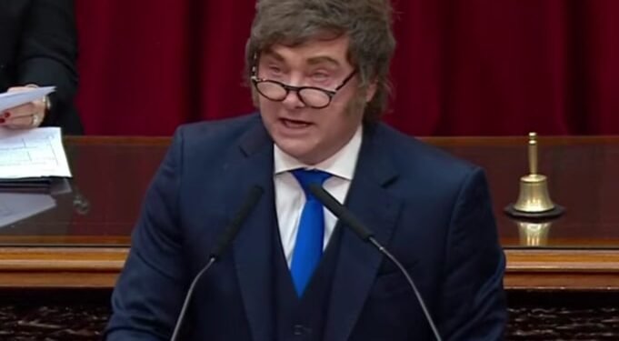 Javier Milei presenta su hoja de ruta legislativa en una sesión didáctica
