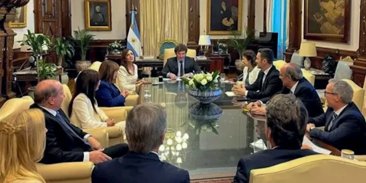 El Gobierno implementa nuevas normas para agentes de inteligencia, abarcando ascensos y viajes internacionales