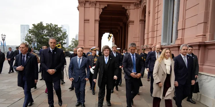 Javier Milei convoca a su Gabinete en Casa Rosada para establecer encuentros semanales
